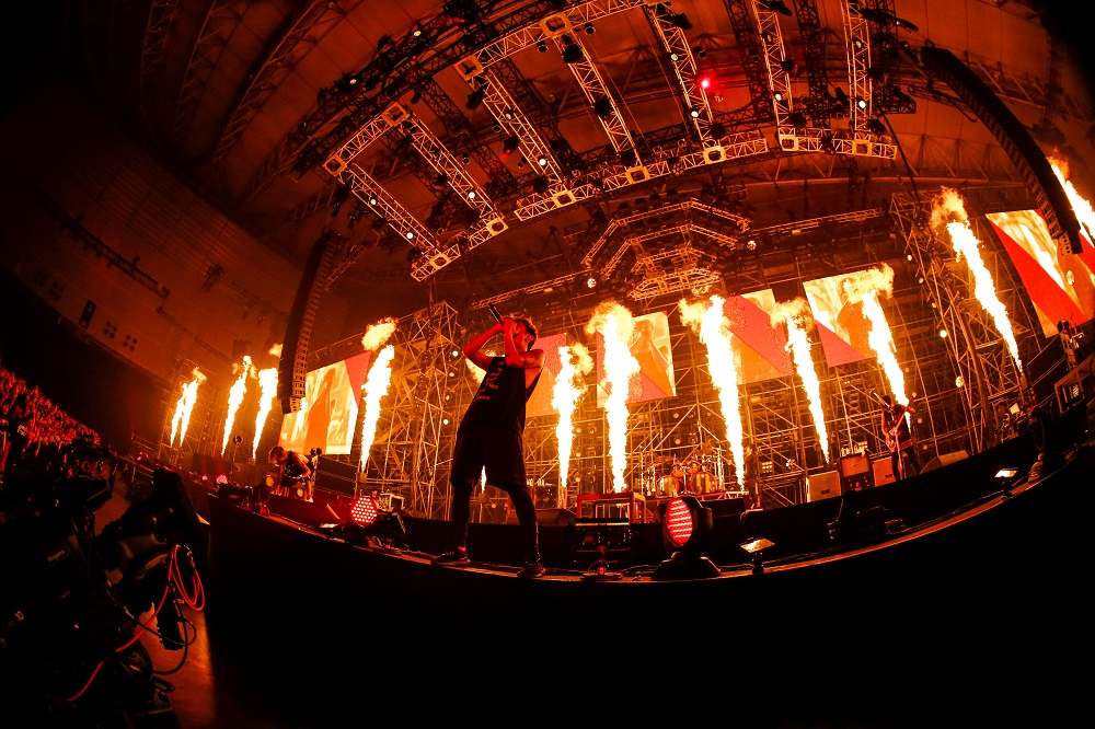 One Ok Rock 35xxxv Japan Tour 幕張メッセでの追加公演終了 10 2には新曲 The Way Back Japanese Ver の配信が 決定 ツイナビ ツイッターの話題まとめ