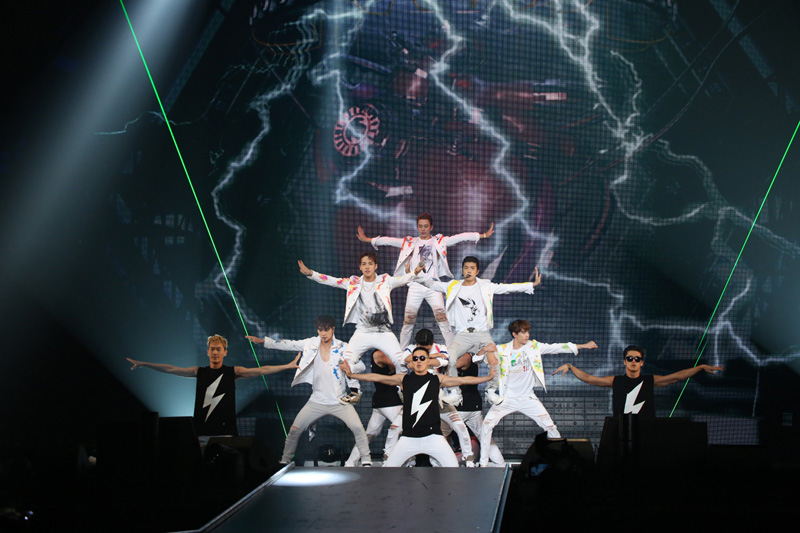 2PM、話題の韓国公演を日本で再現！「2PM CONCERT “HOUSE PARTY in Japan”」超満員で開催