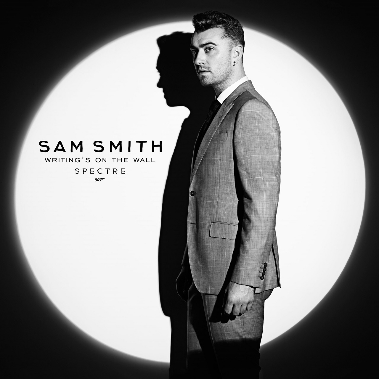 2015年度グラミー賞最多受賞アーティスト、サム・スミスが歌う映画『007 スペクター』主題歌「ライティングズ・オン・ザ・ウォール」MV到着サムネイル画像