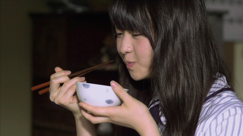 乃木坂46、“とにかく食べる！食べる！食べる！” 新曲「ここにいる理由」Music Videoが解禁サムネイル画像