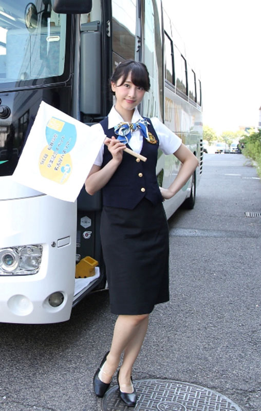 SKE48・松井玲奈がバスガイド姿を披露！卒業目前、ファンと思い出バスツアー開催サムネイル画像