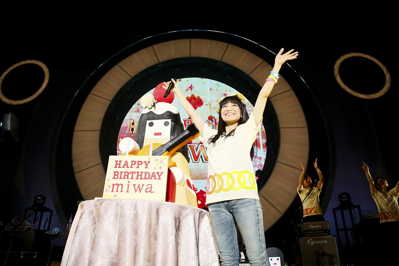 miwa、全国ツアーファイナルで25歳の誕生日を12000人が祝福！！サプライズバースデイメッセージもサムネイル画像