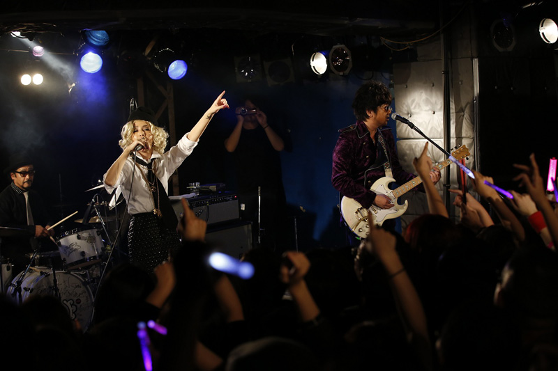 篠原涼子主演ドラマ「オトナ女子」の主題歌がヒット中の中島美嘉が、新プロジェクト“MIKA RANMARU ”でロックを熱唱サムネイル画像