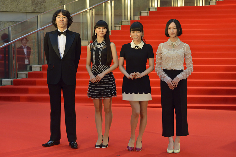 Perfume、ついに念願達成！「東京国際映画祭」で大歓声に包まれ、笑顔で初のレッドカーペットを満喫サムネイル画像