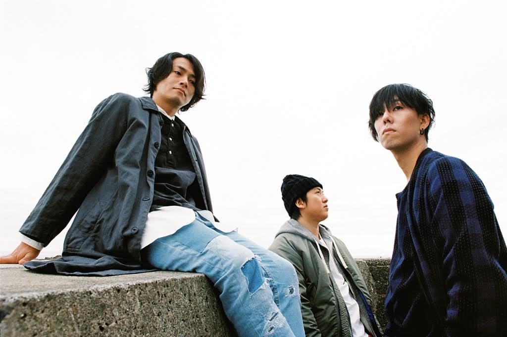 RADWIMPS、初のドラマ主題歌はプライベートでも仲良しの綾野剛主演。「いつか一緒にひとつの作品を創れたら」という思いが実現。サムネイル画像!