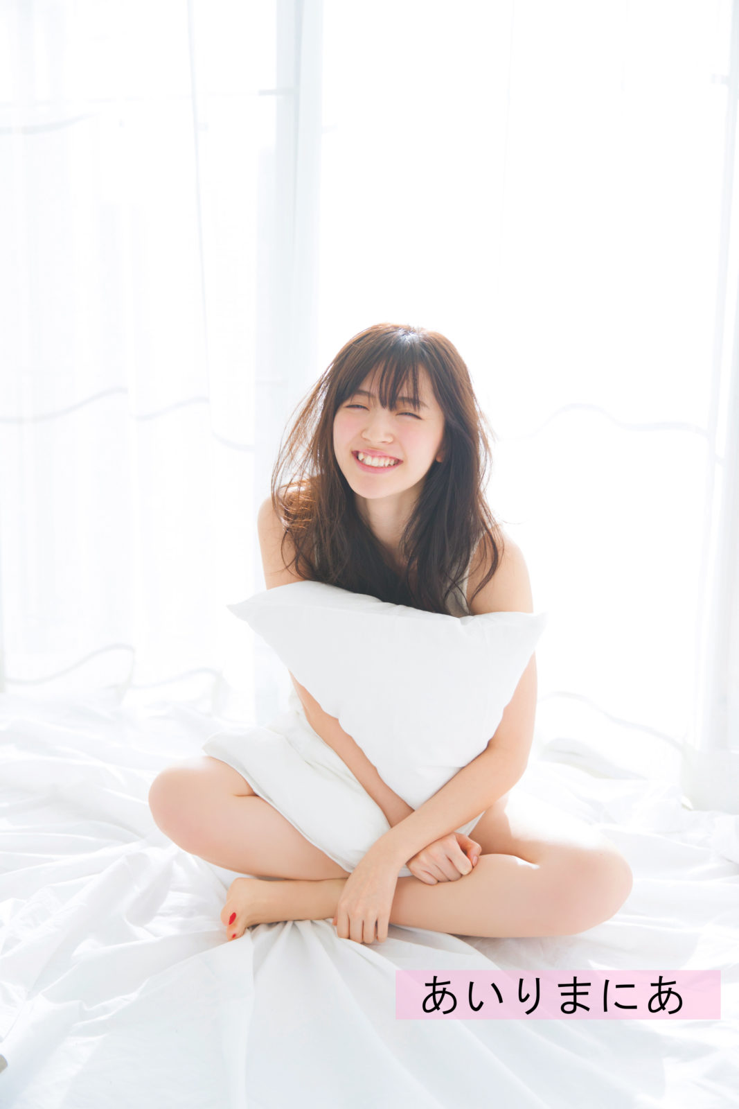 ℃-ute鈴木愛理、卒業間近に控え、白い肌見せドキッとショットを披露。メンバーと胸の内を語り合う企画の特別編集も