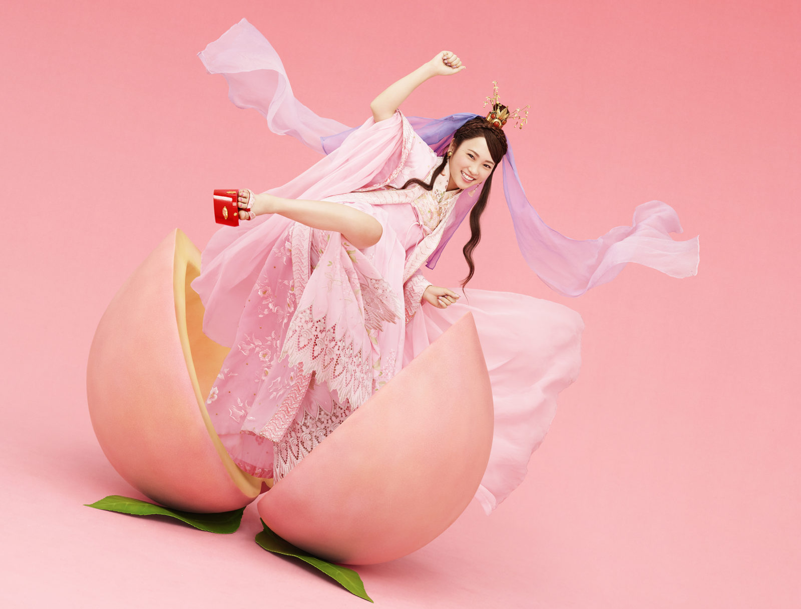 川栄李奈が人気CM“三太郎シリーズ”に出演！大きな桃から登場するキュートな織姫を演じるサムネイル画像!