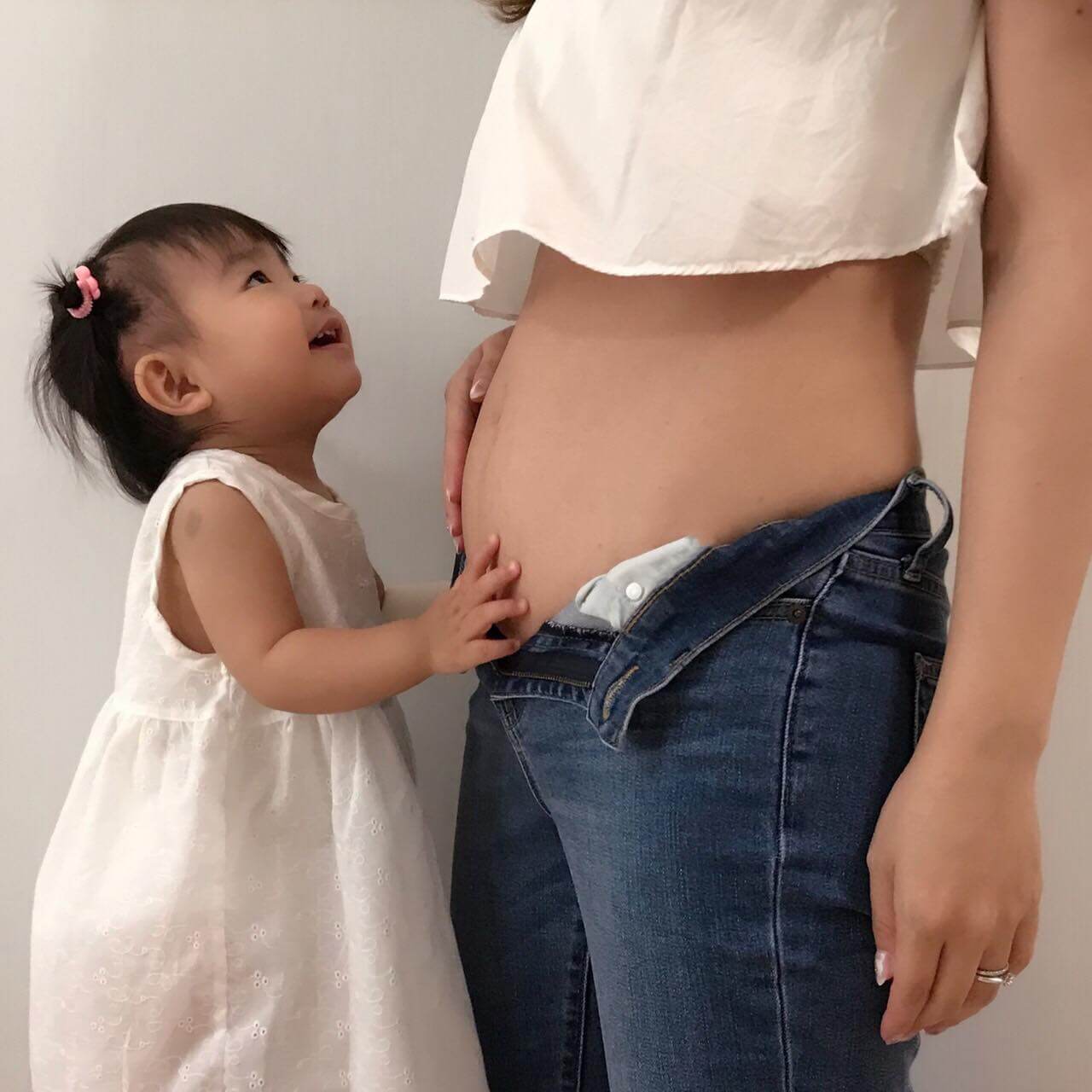 元SDN48河内麻沙美　ふっくらお腹披露！第二子妊娠を報告で「喜びを感じています」サムネイル画像!
