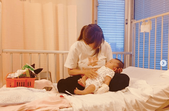 愛川ゆず季、2ヶ月の長男が再入院で「ウイルス恐怖症に」サムネイル画像!