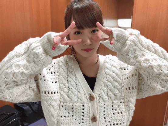 川栄李奈、萌え袖な冬服ファッションに「たまらん」の声サムネイル画像!