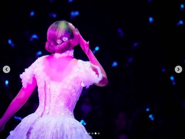 倖田來未、純白ドレス写真公開で「可愛すぎる」「シンデレラみたい」