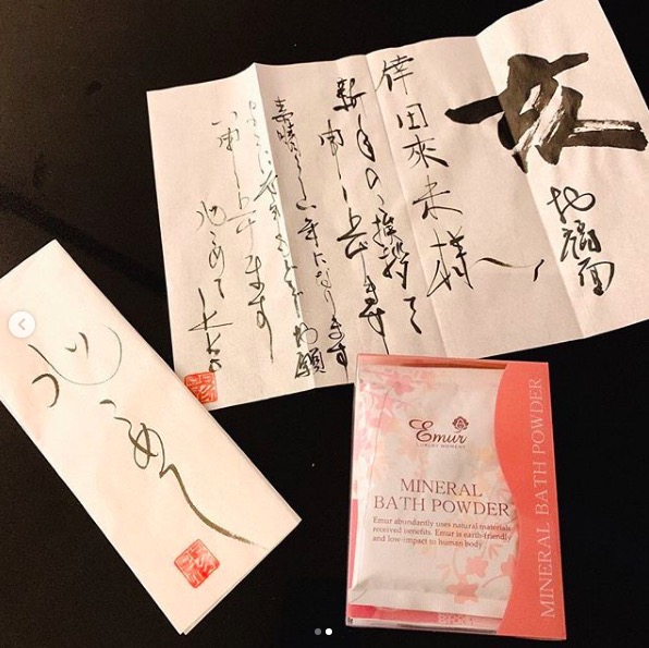 倖田來未、IKKOとの2ショットと達筆な手紙公開で反響「小顔すぎ」「素敵な心遣い」