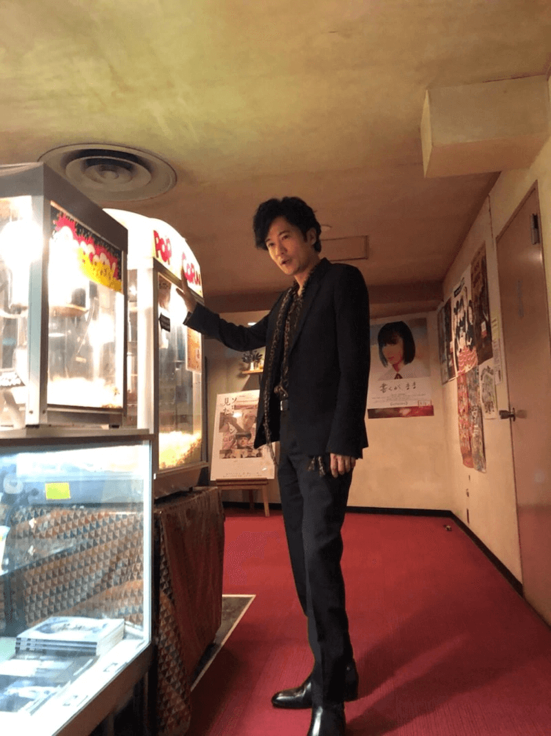 稲垣吾郎、映画のワンシーンのようなオフショットにファン反響「すごく新鮮」「素敵」サムネイル画像!