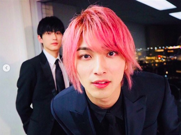 横浜流星、“無敵ピンク”のドアップ写真にファン悶絶「まじでかっこいい」「美し過ぎ」