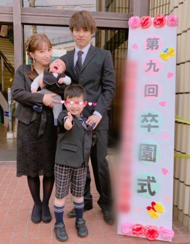 辻希美、次男の卒園式で正装した家族ショット公開「大きくなったなぁ」サムネイル画像!