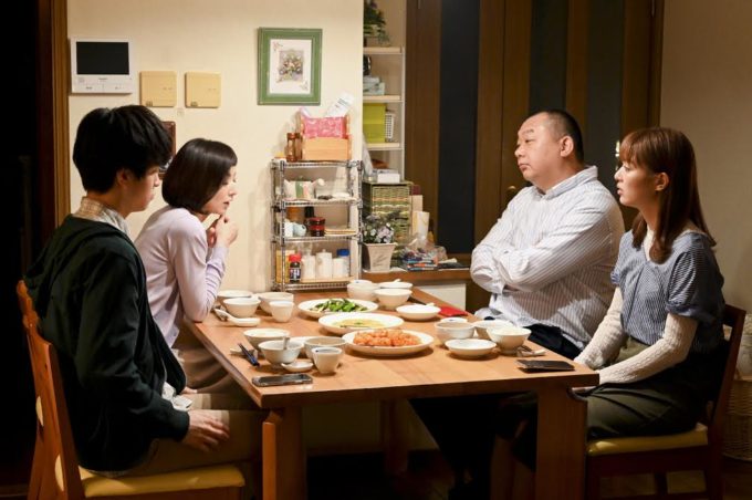 内田理央主演ドラマ『向かいのバズる家族』令和で最も熾烈な家族喧嘩勃発