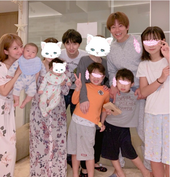 辻希美、家族6人での“令和ジャンプ”写真を公開「カウントダウンは家族皆で…」