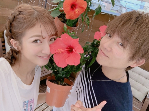 辻希美、夫・杉浦太陽との結婚記念日に2ショット公開「人生の半分…」サムネイル画像!