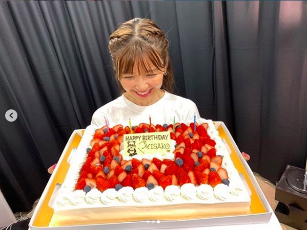 a宇野実彩子 33歳の誕生日ケーキ ノースリーブ写真公開で 33歳に見えない美しさ 日に日に可愛く E Talentbank Co Ltd