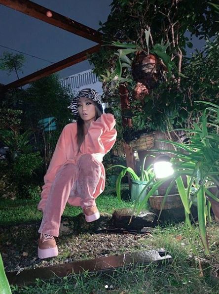 倖田來未、“全身ピンク”の私服コーデ公開に「鬼かわいい」「似合いすぎ」の声サムネイル画像!