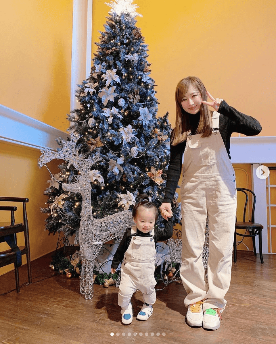 「めっちゃ可愛い」愛川ゆず季、1歳5ヶ月息子との“親子ペアルック”SHOT公開で「真似っ子したい」の声
