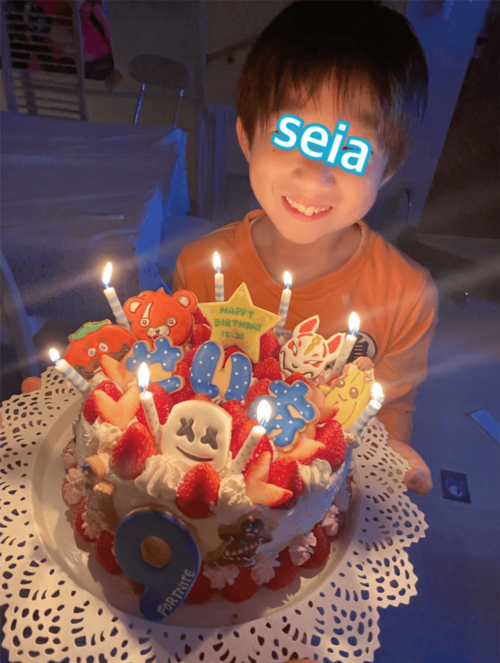 辻希美 手作り キャラ誕生日ケーキ を持つ杉浦太陽と長男の写真公開 頑張って作った E Talentbank Co Ltd