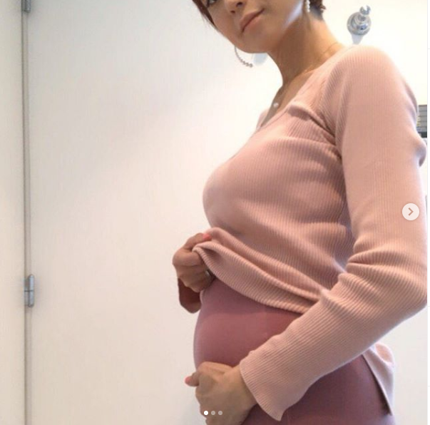 第4子妊娠中のhitomi ふっくらお腹と現在の体重公開し反響 順調に育ってますね E Talentbank Co Ltd