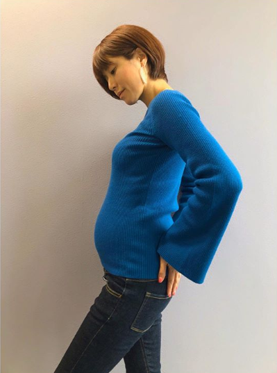 「目立ってきましたね」第4子妊娠中のhitomi、ぽっこりお腹SHOT &胎動報告に反響「綺麗」サムネイル画像!