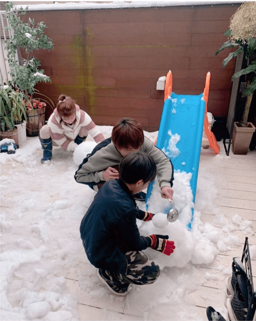 辻希美、杉浦太陽や子どもとの“雪だるまSHOT”公開「久しぶりにこんな大きい雪だるま…」