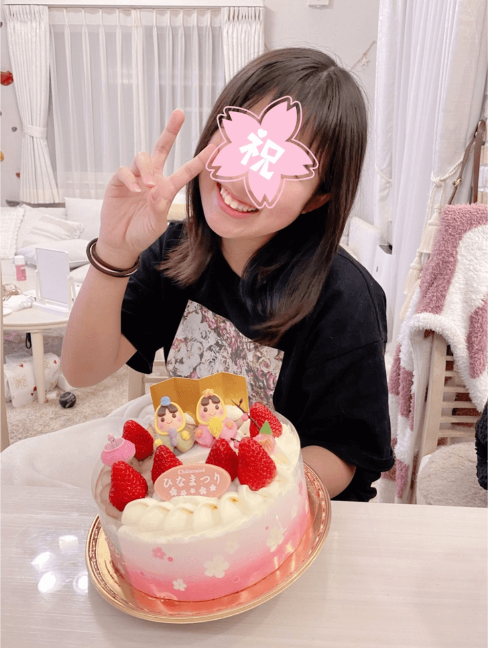 辻希美、中学生になる長女とひな祭りケーキ囲んだ2SHOT公開「これからもスクスク成長して…」