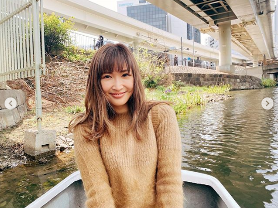 「お似合い」紗栄子、バイきんぐ・小峠との“良い雰囲気”なツーショット公開に反響「良い感じ」