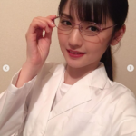 道重さゆみ、メガネ＆白衣の“知的美女”SHOTに「教わりたい」「お綺麗です」