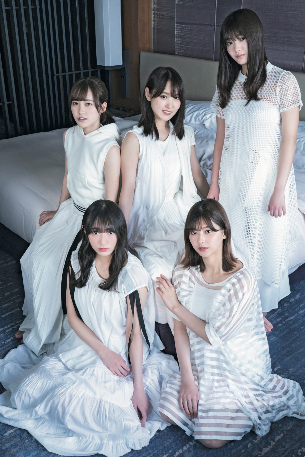 欅坂46菅井友香＆渡辺梨加＆渡邉理佐＆田村保乃＆松田里奈、白い衣装の5人カットを公開サムネイル画像!