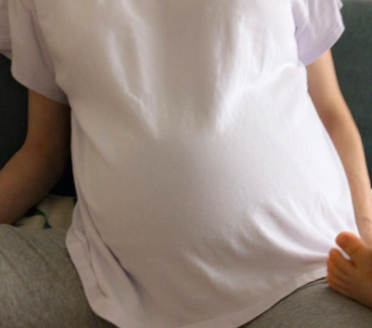 妊娠9か月のhitomi、マイナートラブルを告白＆ふっくらお腹も公開「急に辛くなった…」