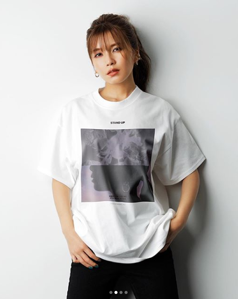 a宇野実彩子 Tシャツ 黒パンツのクールな姿公開に センスが光ってる かっこいい の声 E Talentbank Co Ltd