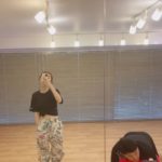 高橋愛、艶リップメイク披露＆夫・あべこうじとの鏡越し2ショットも公開「ダンスでもしよっかーって」