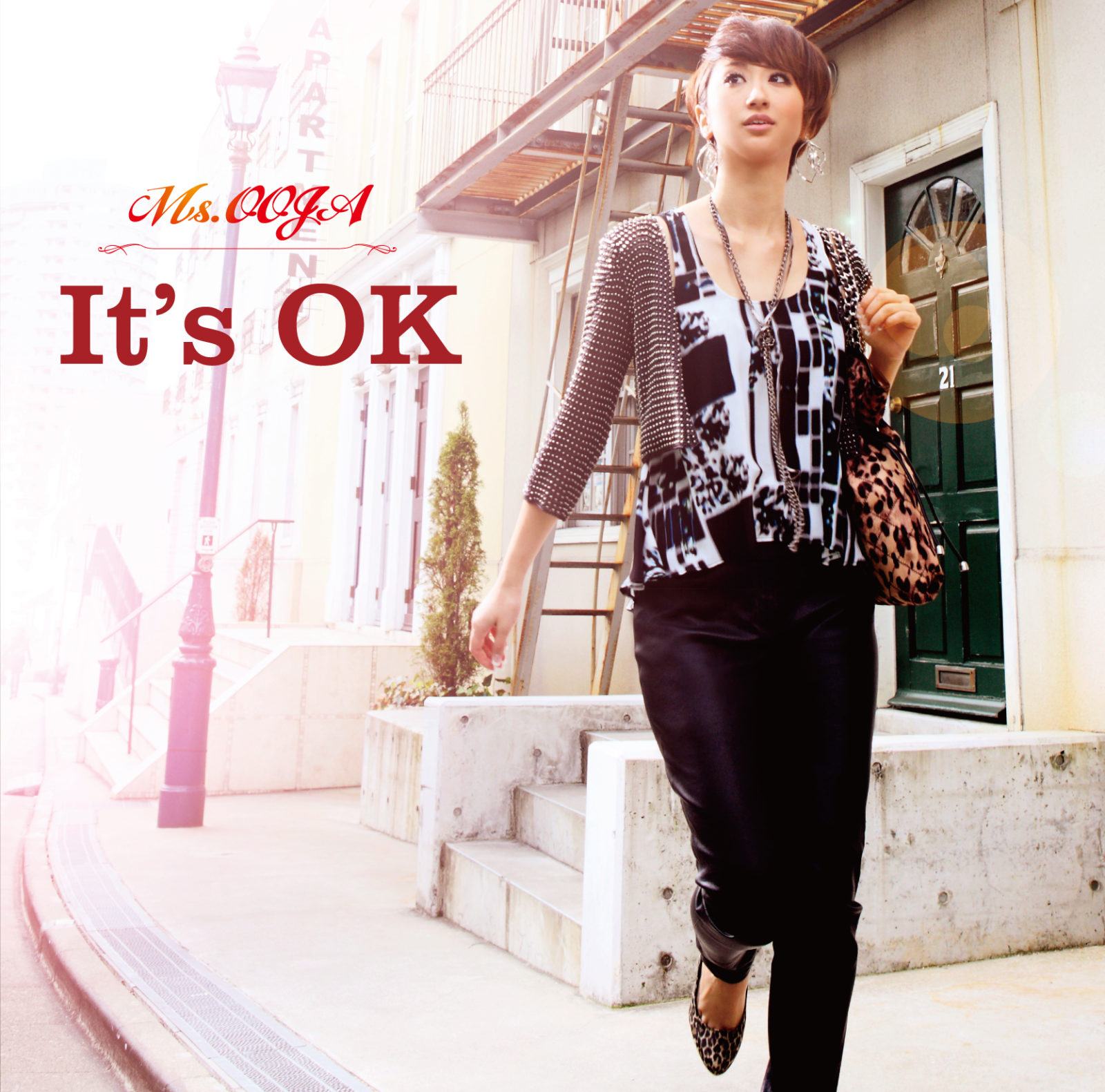 1st SINGLE「It's OK」ジャケット写真