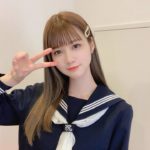 「まだまだ制服が似合う」めるる、セーラー服を着用した“ピースSHOT”公開に反響「スタイル良すぎ」