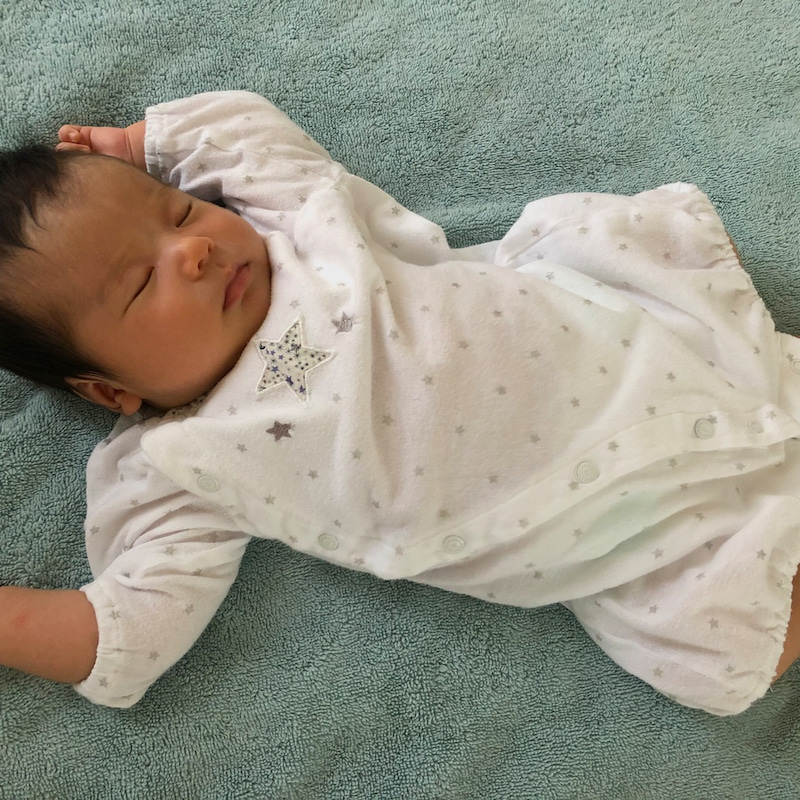 第4子出産のhitomi、“慎重にやっていること”＆赤ちゃんの写真を公開「必死に…」